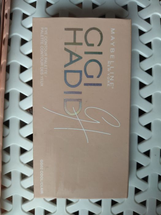 Paleta cieni Revolution SophX + gratis Gigi Hadid
