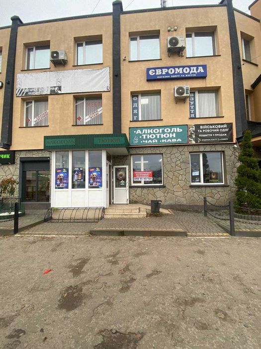 4/100 частини нежитлового приміщення, площею 74,7 кв.м. Волинська обл.