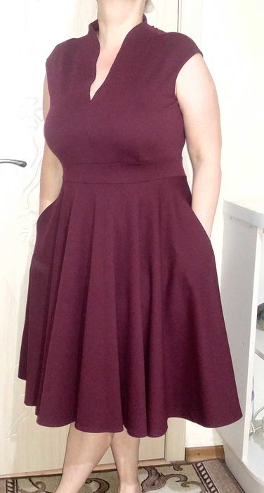 Нарядное деловое платье. В наличии 2 размера. Новое