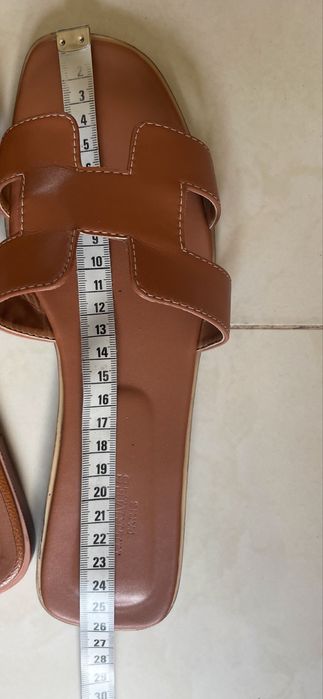 Sprzedam klapki Hermes Oran roz 42- zdecydowanie na 40