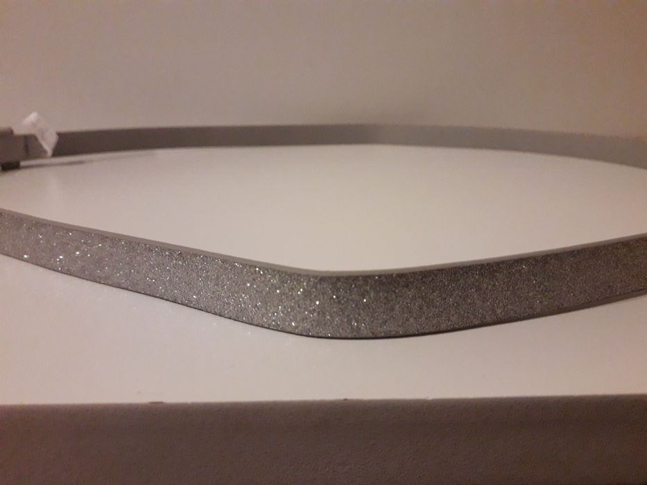 Cinto prateado com brilhantes