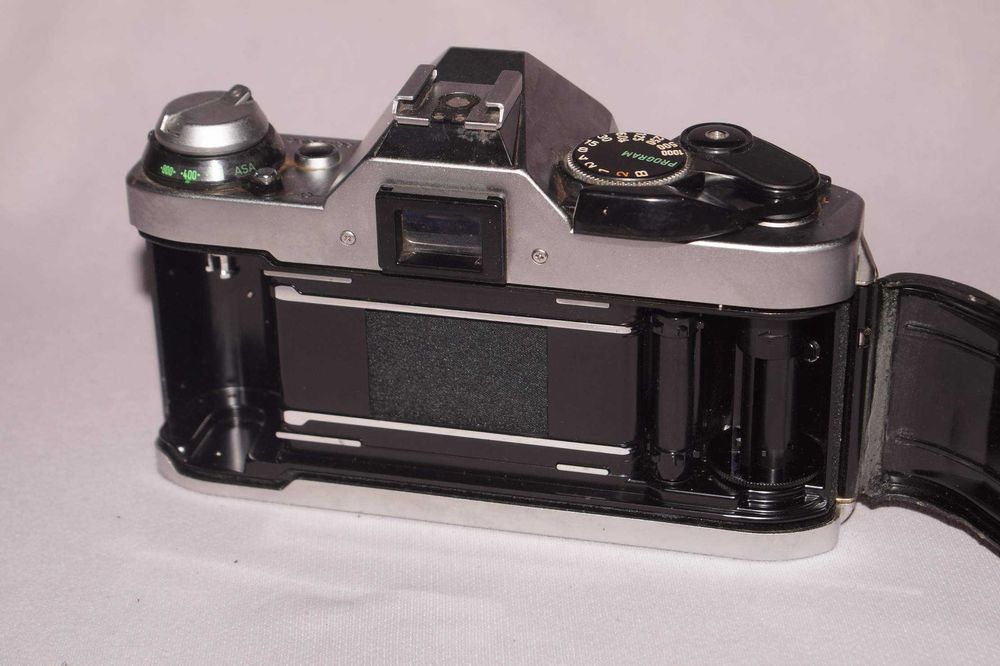 Canon AE-1 Program body abo 50mm f/1.8 (Data back)