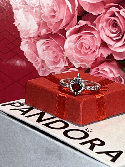 Nowy pierścionek jak Pandora czerwone serce złej królowej z mieczem925