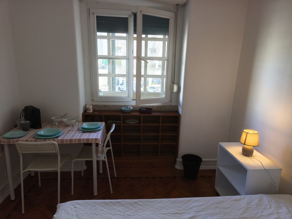 Alugo quarto para casal - Av.E.U.A., n°7