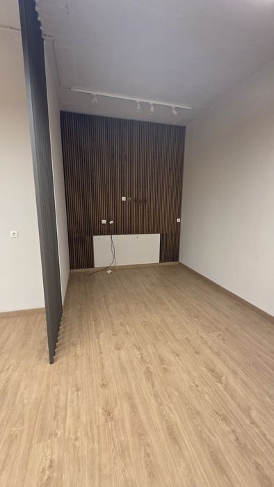 Escritório/Atelier em open space com 70 m², situado a apenas 500 metros do Centro Comercial UBBO