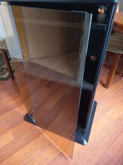 Szafka RTV / Audio – Przeszklona, Czarna – Styl Retro,PRl metalowa