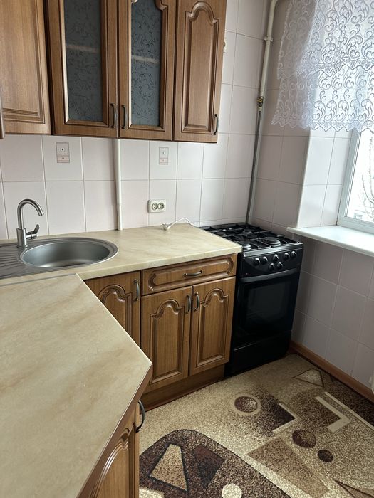 Алмазний 4- та поліклініка 3 окремі кімнати