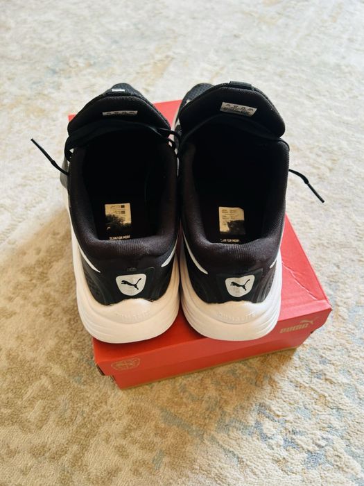 Кросівки Puma.