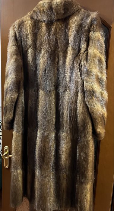Продается шуба из натурального меха, б.у., в отличном состоянии