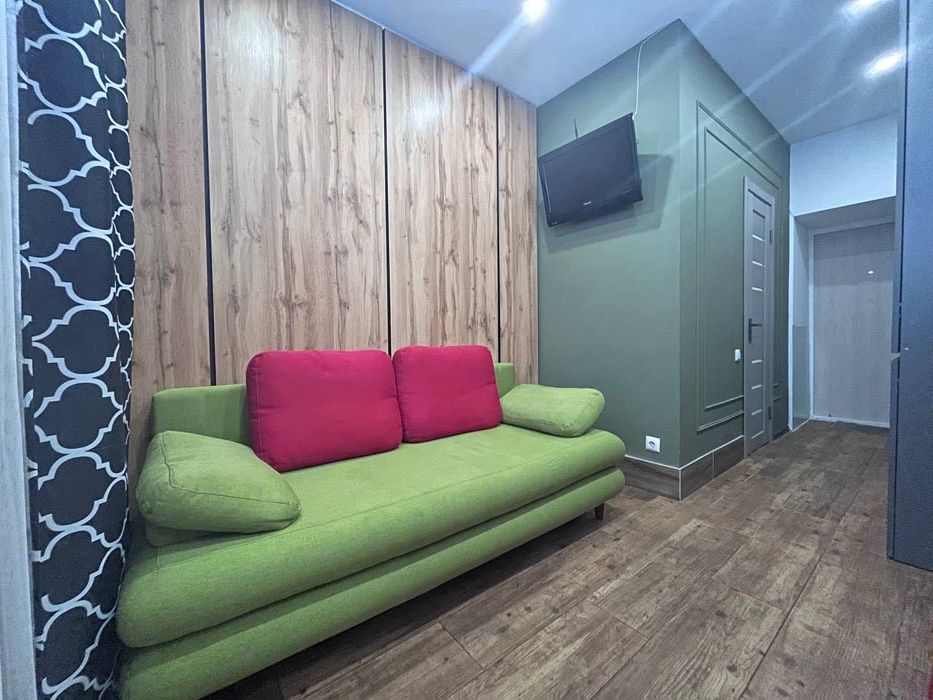 Квартира з новим ремонтом, центр міста, церква Анни