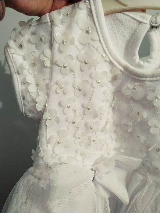 Sukienka biała chrzest 62 tiul kokarda kwiatki