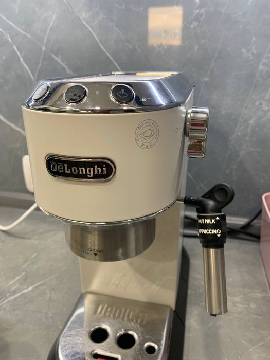 Ріжкова кавоварка DeLonghi Debica