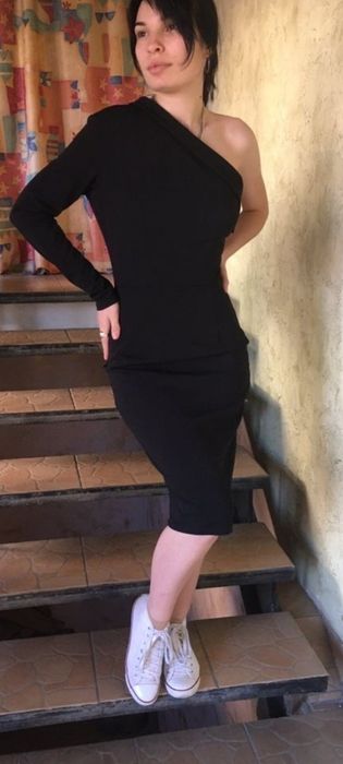 Плаття футляр, класно лягає по фігурі, розмір С,М