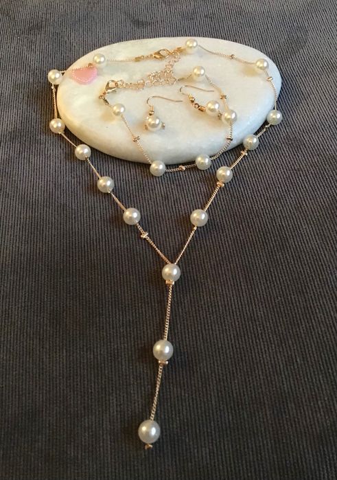 Złocisty komplet biżuterii z perełkami