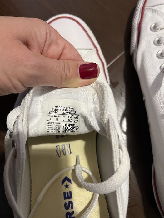 За дві пари  2000 грн. Кеди Converse, кросівки Nike Jordan