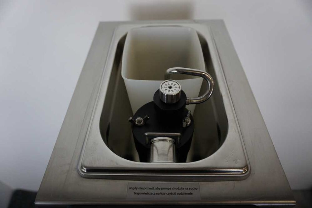 Automat Maszyna Ubijaczka Śmietaniara bitej śmietany Sanomat Amigo 1,5