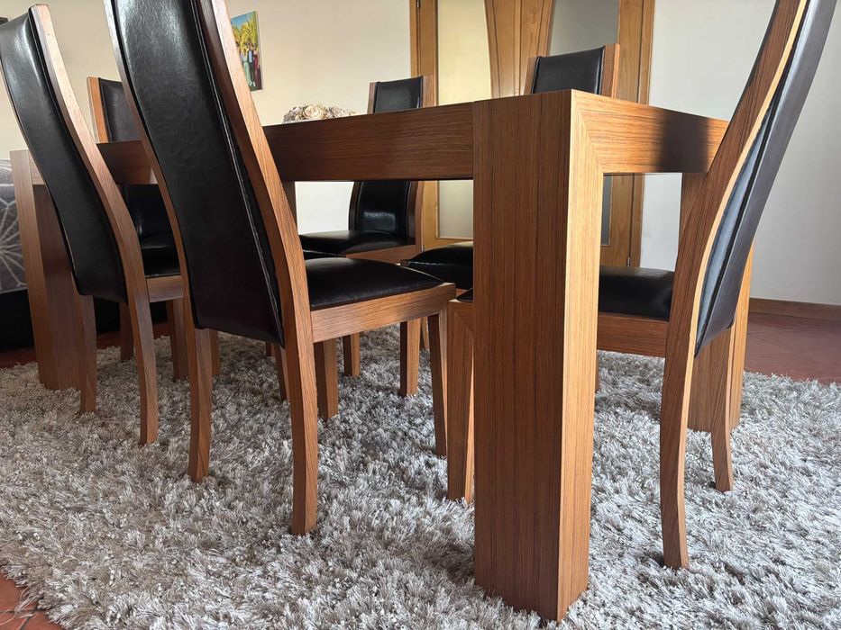 Mesa de jantar + 6 cadeiras