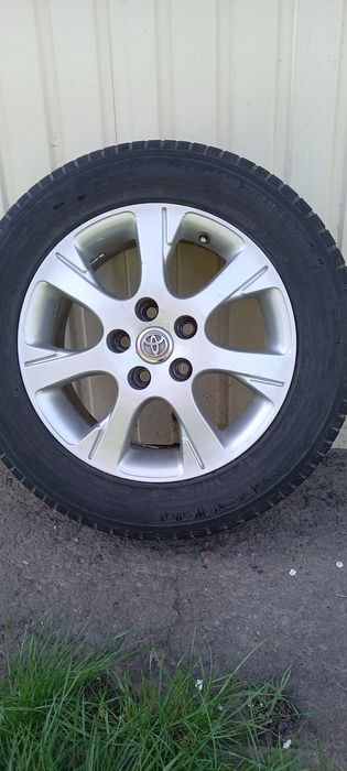 комплект(4 шт)  оригінальних дисків з гумою на Toyota Camry R16 б/у