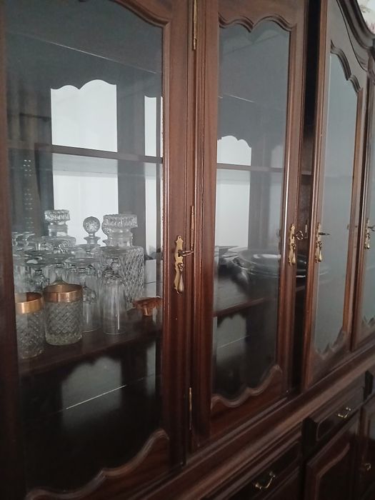 Cristaleira e Mesa de Sala