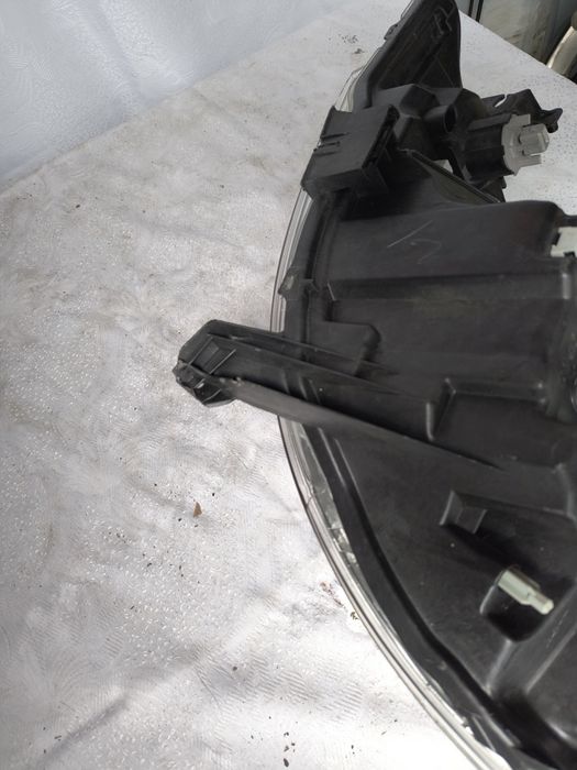 Lampa prawa Peugeot 108 Europa reflektor przedni