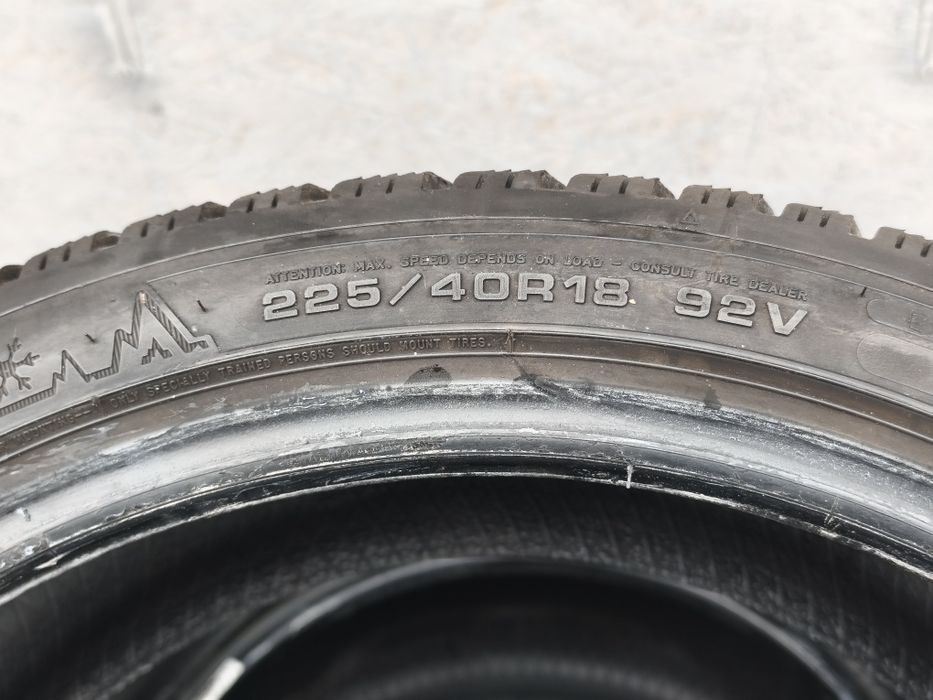 225/40R18 92V Dunlop Winter Sport 5