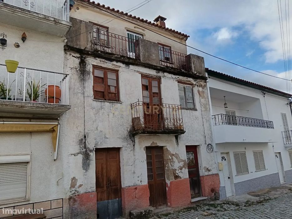 Casa antiga para remodelação total em Zebreira