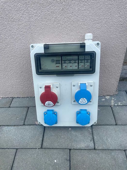 Skrzynka elektryczna budowlana Siła  Rozdzielnica Rozdzielnia budowlana kompletna z bezpiecznikami 3 x 230 V