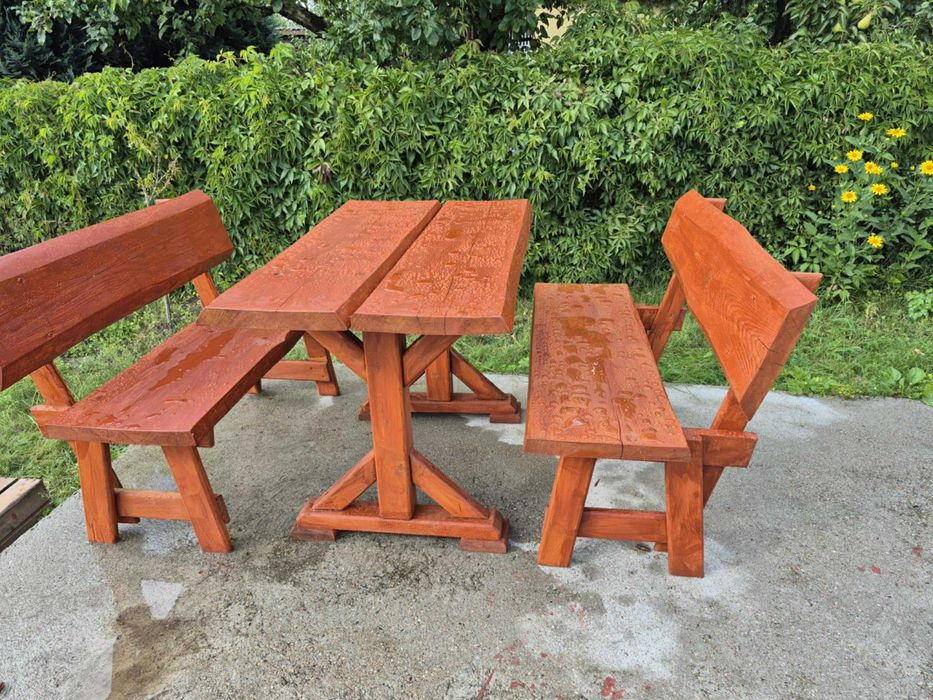Stół ogrodowy z ławkami