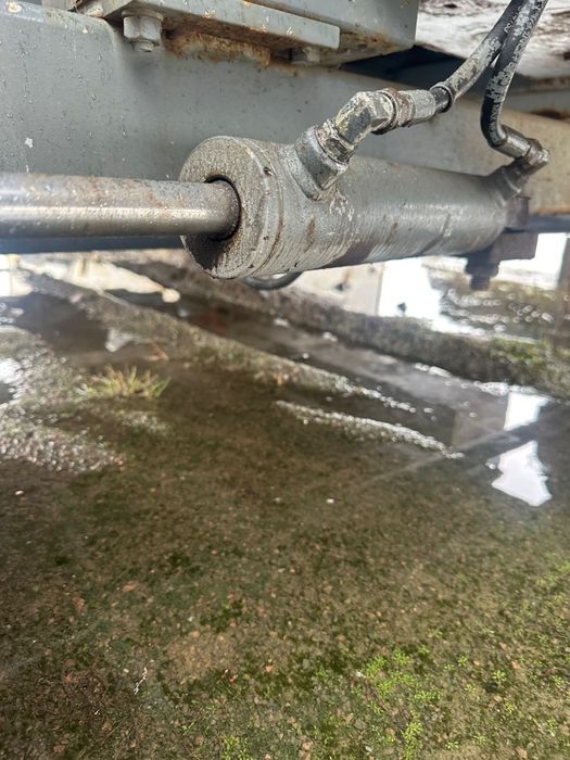 Ножничний навантажувач