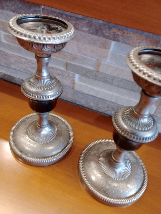 Selling 2 antique candlesticks424680947104491523