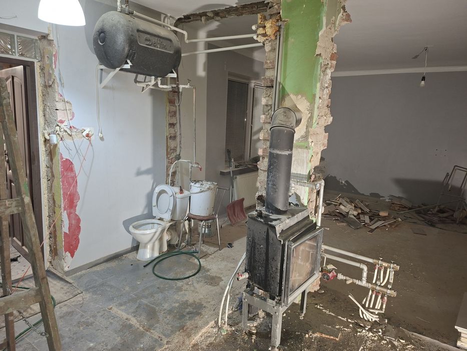 Kominek z plaszczem , bojler,  grzejniki