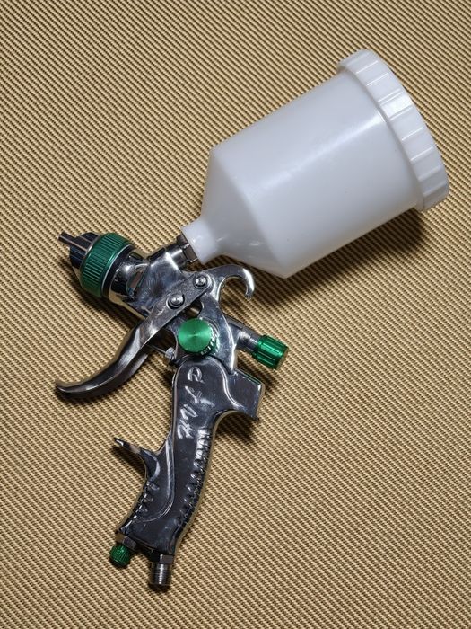 Pistolet do lakierowania na kompresor