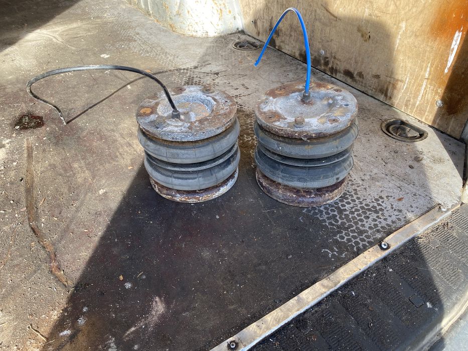 Задні пневмо подушки Volkswagen Crafter Sprinter W906