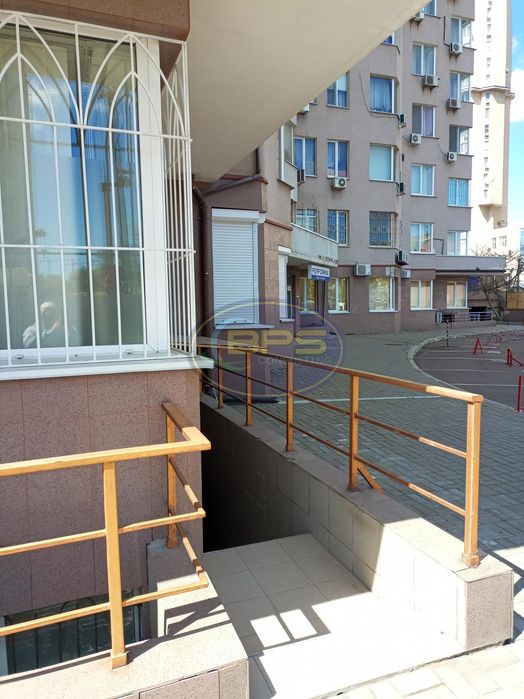 Продаж приміщення Середньофонтанська, 300 м.кв. | 2 входи | паркінг | під бізнес
