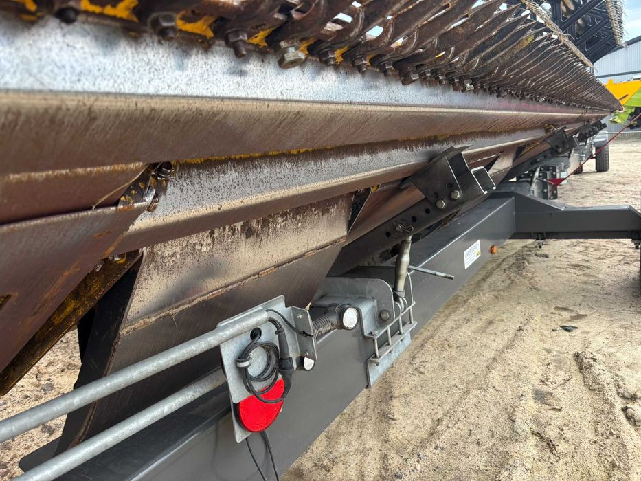 Heder z wózkiem New Holland Varifeed 35V