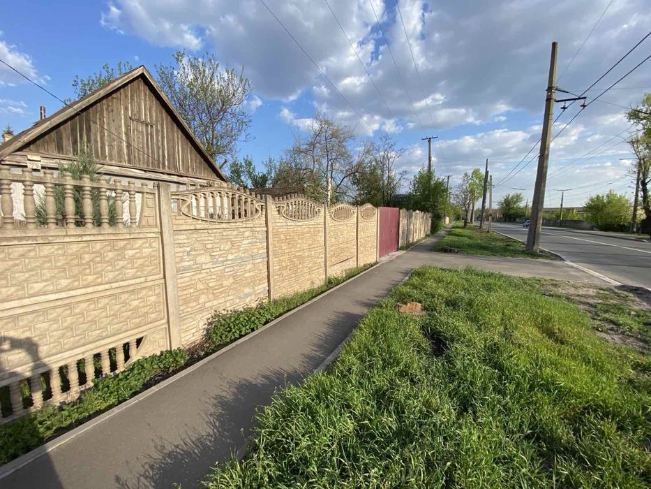 Продається будинок в центрально - міському районі .