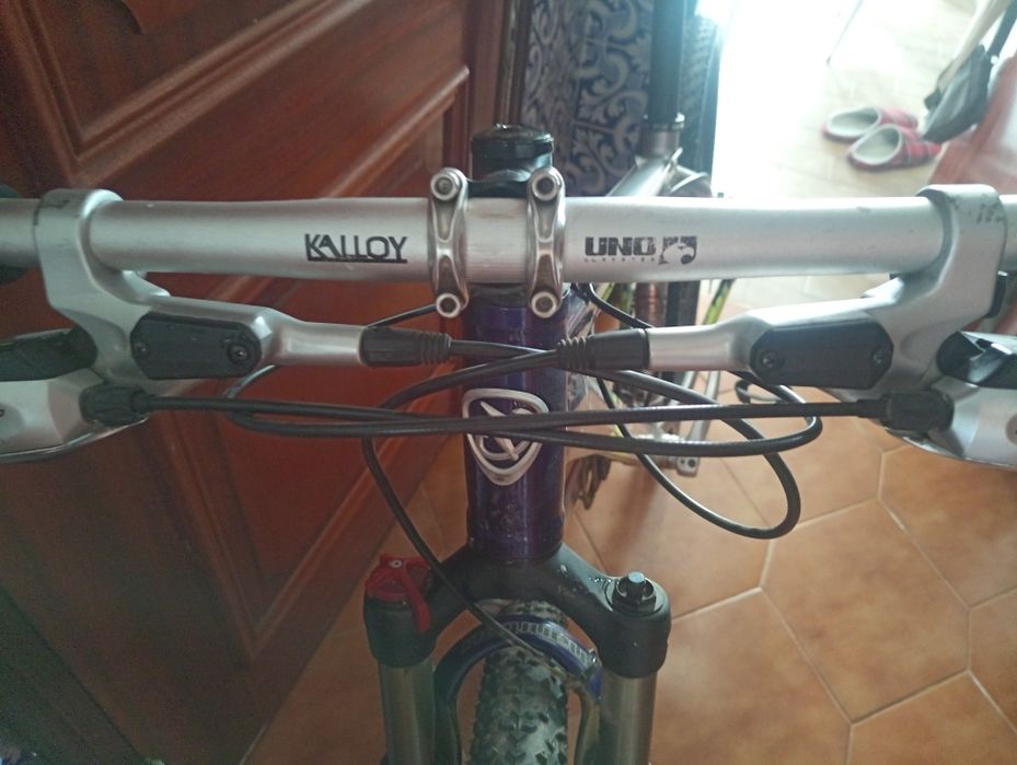 Bicicleta BTT montanha Merida Matts HFS Pro* -  quadro liga leve  - roda 26  - super equipada - pneus novos - Pouco usada