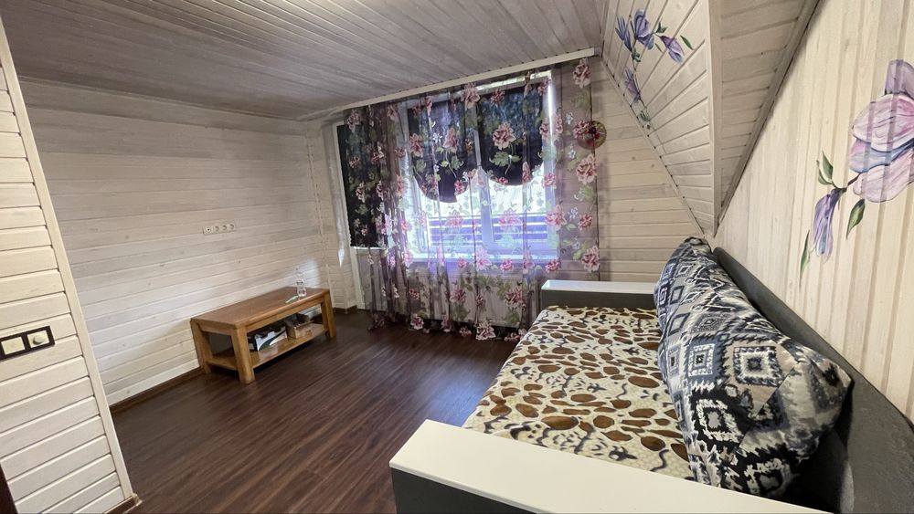 Продається будинок в мальовничій місцевості.Басейн.Сауна.Річка.