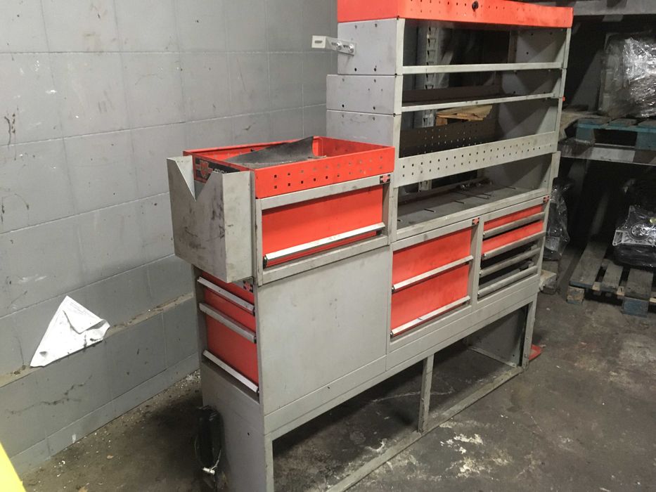 Szafki warsztatowe Würth do samochodu dostawczego