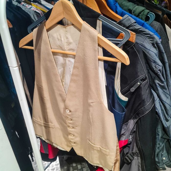 Colete Antigo Alfaiataria Camurça e Cetim – Tamanho Único Ajustável