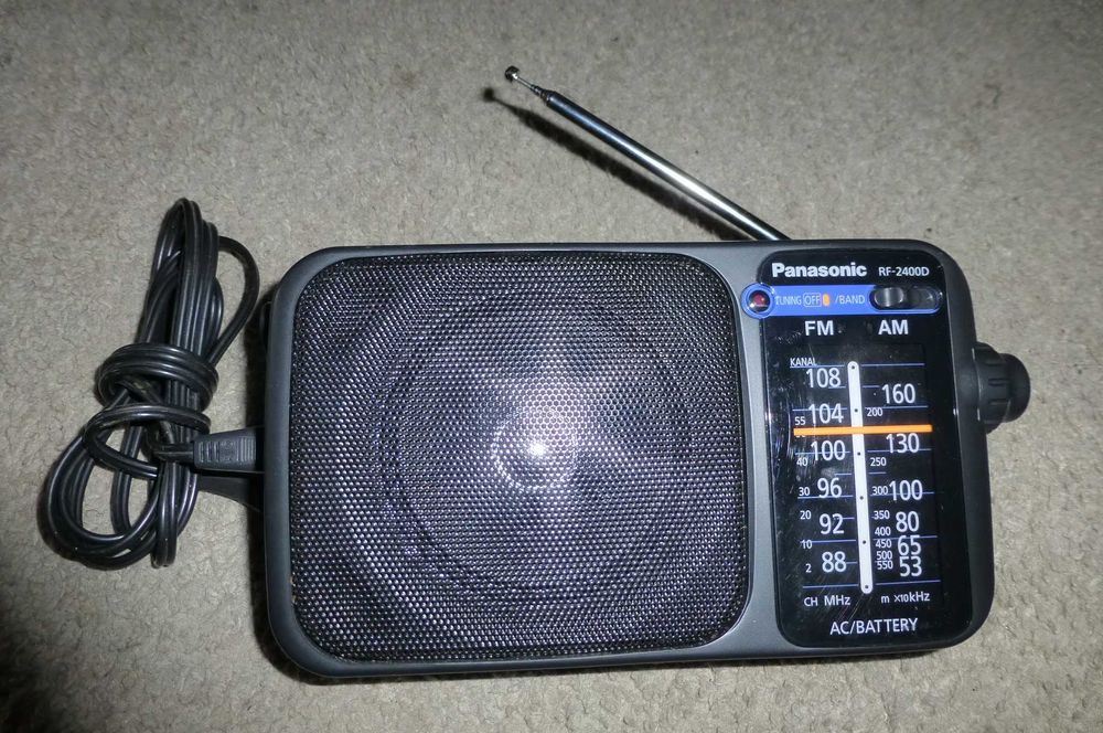 Panasonic RF-2400D przenośne radio FM/AM z tunerem cyfrowym