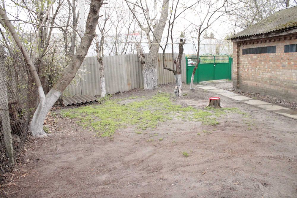 Будинок біля метро Житомірська