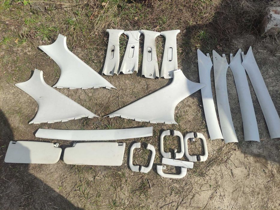 Пластик потолка Октавия тур салона, ручки козырьки.