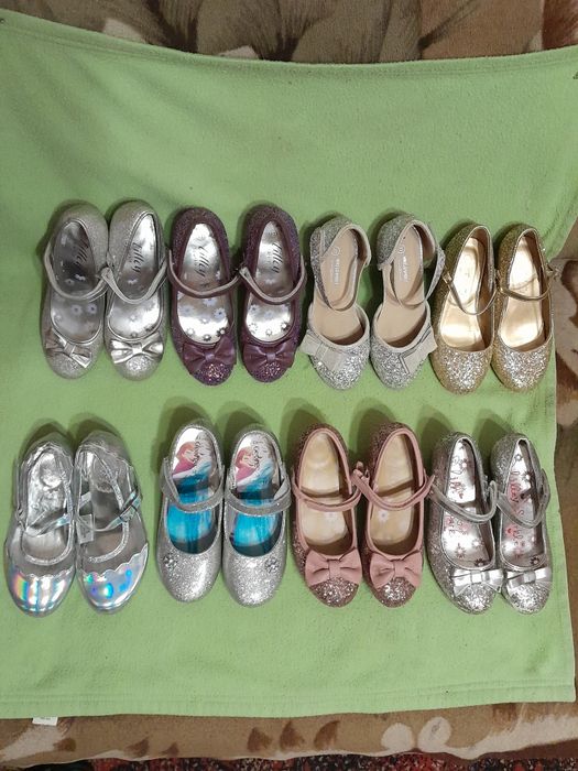 Туфельки св'яткові для дівчаток  на каблучках.