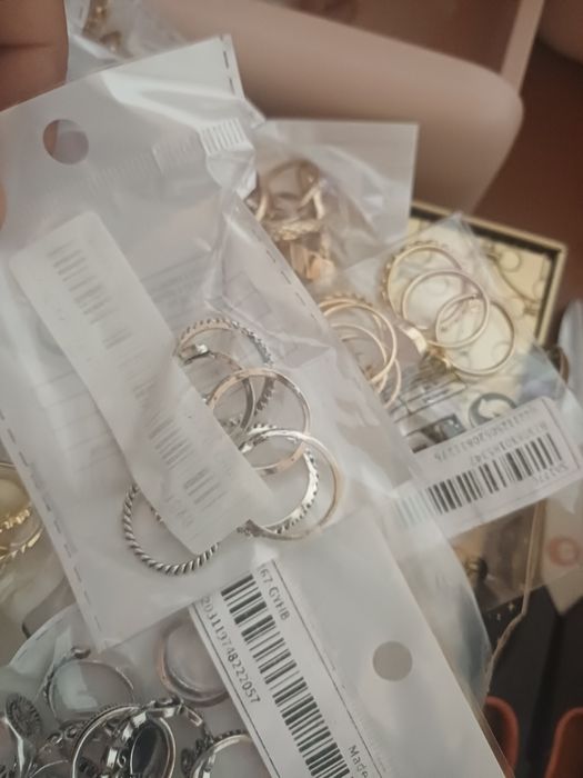 Lote com mais de 50 Anéis