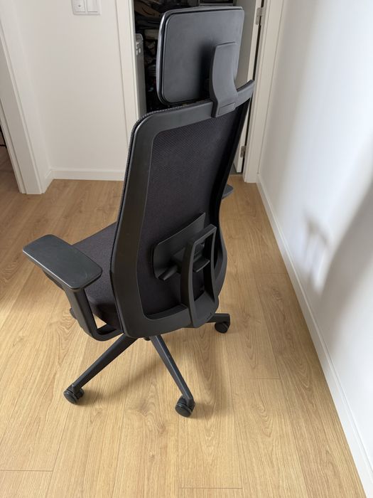 Cadeira ergonómica de escritório - estado novo!!