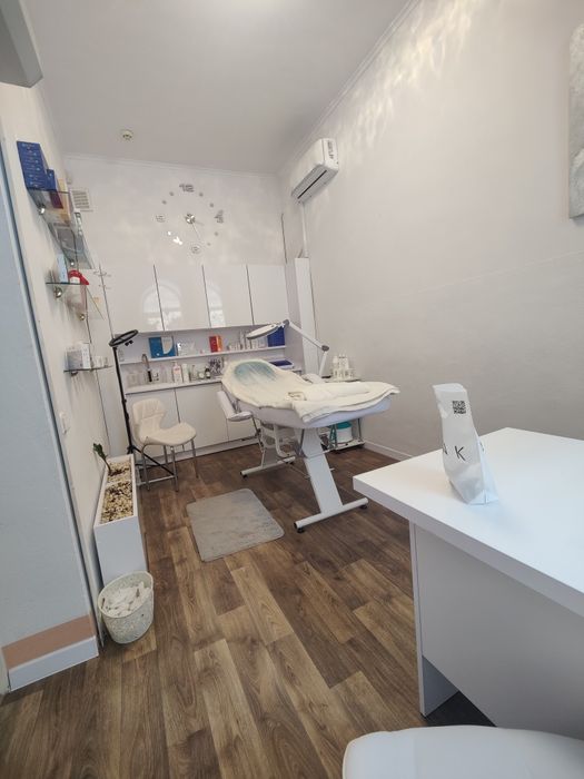 Продаж Комерція вул.Куліша Центр Фасад 3 вікна+ Двері,ц.160000 у.о