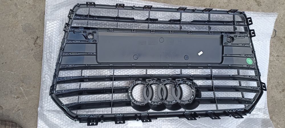 Решітка бампера Audi A6C7 Гриль