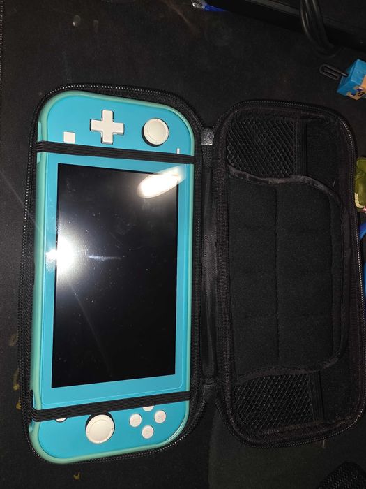 Nintendo Switch Lite (com capa e bolsa)