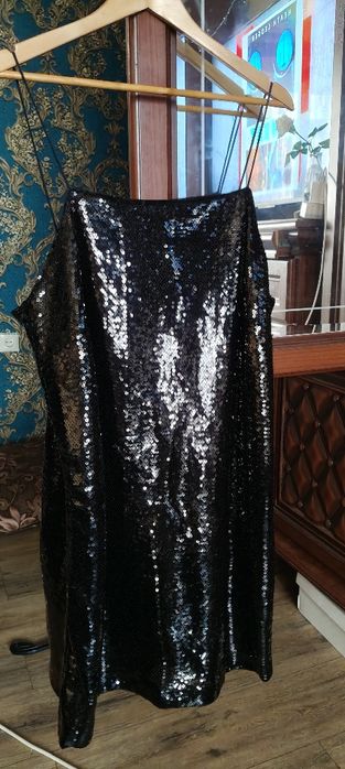 Нарядное чёрное платье в паейтках